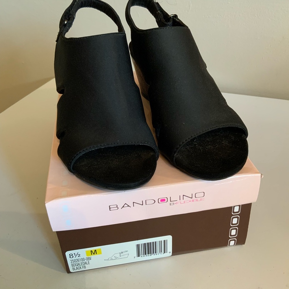Bandolino B Flexible Wedge slingbacks